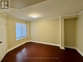 592 Leatherleaf Dr in Mississauga, ON - Building Photo - Building Photo