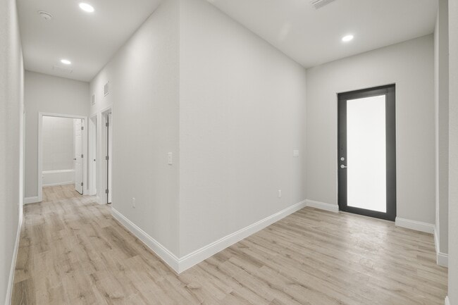 851 Carbon St E in Lehigh Acres, FL - Building Photo - Building Photo