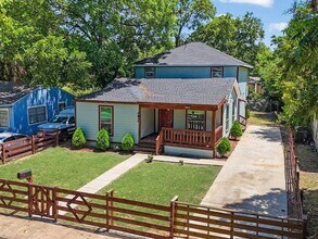 2438 Lea Crest Dr in Dallas, TX - Building Photo - Building Photo