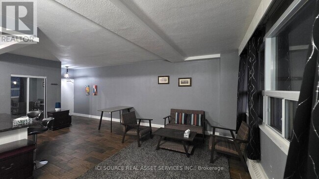 15 Nicklaus Dr in Hamilton, ON - Building Photo - Building Photo