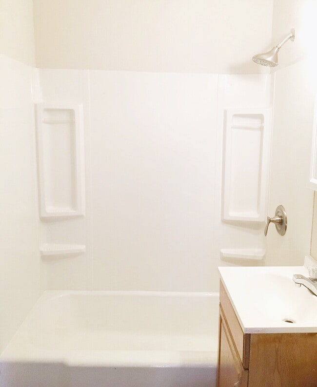 496 Maryland Ave W in St. Paul, MN - Building Photo - Building Photo