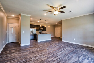 Major Crossing in Beaumont, TX - Building Photo - Building Photo
