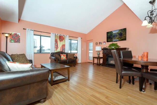 50 S Common St, Unit 507 in Lynn, MA - Foto de edificio - Building Photo