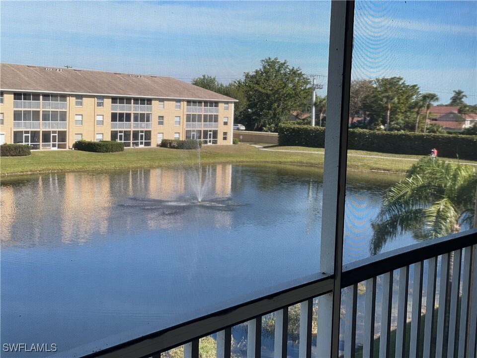 9640 Victoria Ln in Naples, FL - Foto de edificio