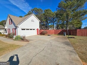 611 Lora Smith Rd in Newnan, GA - Building Photo - Building Photo