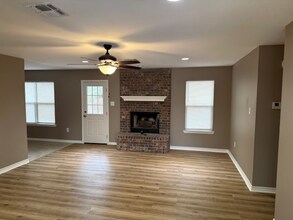 106 Joe Burl Ln in Longview, TX - Building Photo - Building Photo