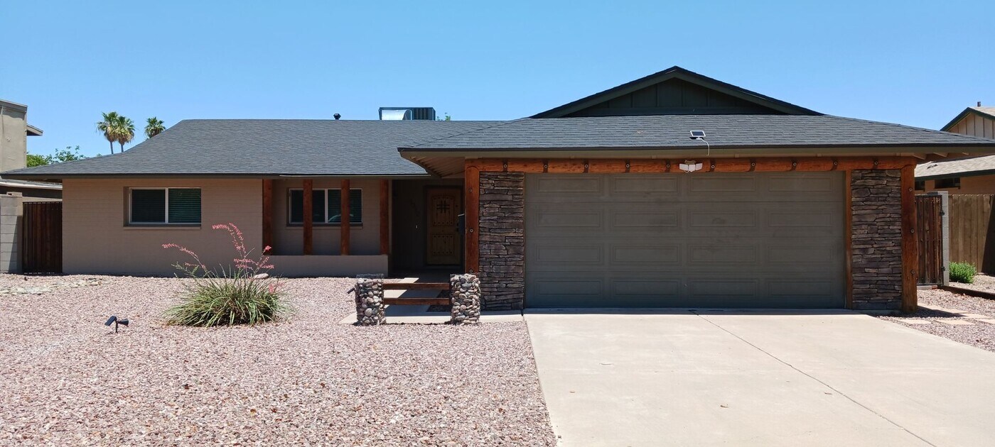 1310 E Minton Dr in Tempe, AZ - Building Photo