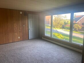 326 Menomonee St, Unit #4 in Theresa, WI - Foto de edificio - Building Photo