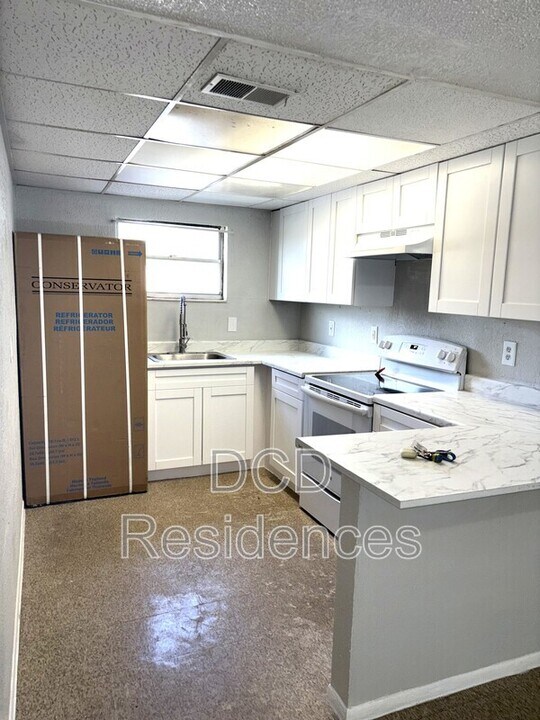 5504 Pine Forest Ct in Tampa, FL - Building Photo