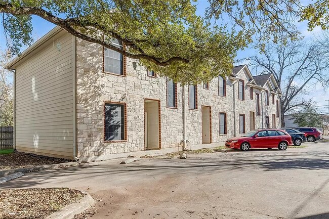 600 Kawee Dr in Austin, TX - Building Photo - Building Photo