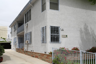 151 N Hamilton Dr in Beverly Hills, CA - Building Photo - Building Photo