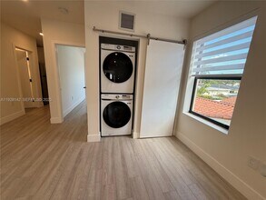 1721 SW 13th St in Miami, FL - Building Photo - Building Photo