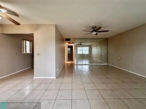 378 Durham Cir in Deerfield Beach, FL - Building Photo - Building Photo