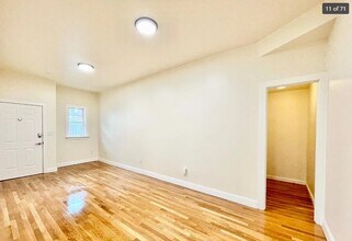 523 E 3rd St, Unit 1F in Boston, MA - Foto de edificio - Building Photo