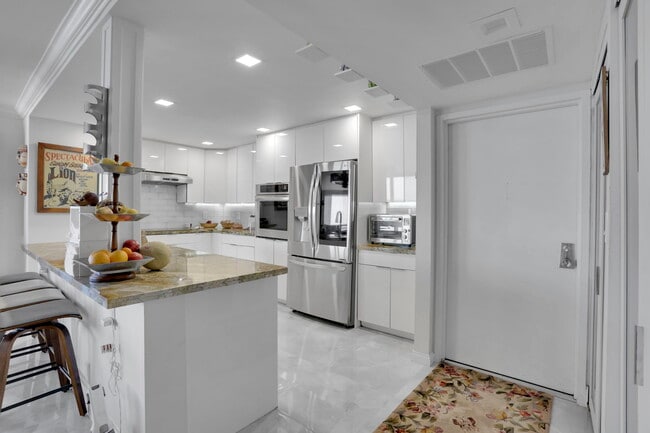 1149 Hillsboro Mile in Hillsboro Beach, FL - Building Photo - Building Photo