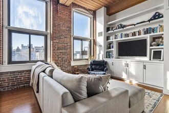 320 W 2nd St in Boston, MA - Building Photo - Building Photo