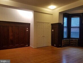 348 Green Ln in Philadelphia, PA - Building Photo - Building Photo