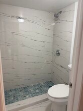 7170 Fairway Dr in Miami Lakes, FL - Building Photo - Building Photo