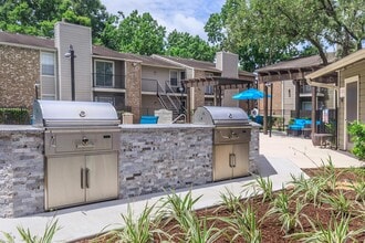 Oak Run Manor Apartments in Pasadena, TX - Building Photo - Building Photo