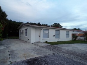 1572 W 31st St in West Palm Beach, FL - Building Photo - Building Photo