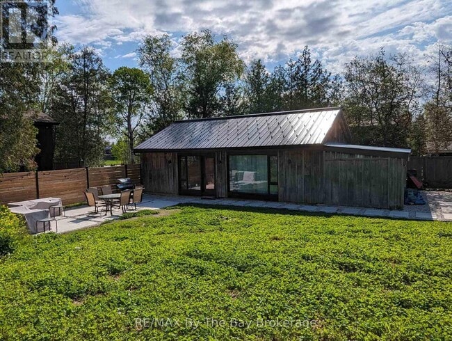 property at 117 Glenlake Blvd