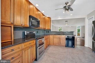 6836 Kerrywood Cir in Centreville, VA - Building Photo - Building Photo