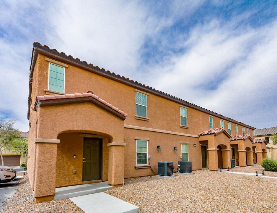 5221 Steep Cliffs Ave in Las Vegas, NV - Building Photo