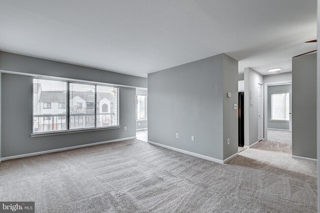 9569 Coggs Bill Dr, Unit 303 in Manassas, VA - Foto de edificio - Building Photo