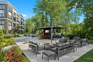 Walnut Hill in Clark, NJ - Building Photo