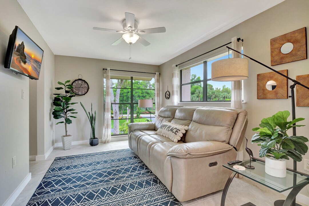 16436 Timberlakes Dr in Ft. Myers, FL - Building Photo