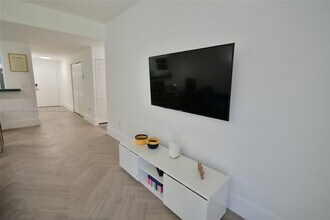 10026 Hammocks Blvd in Miami, FL - Building Photo - Building Photo