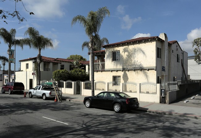 2253 Pacific Ave in Long Beach, CA - Foto de edificio - Building Photo