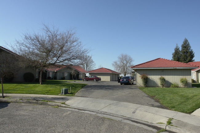 12476 Georgia Ln in Madera, CA - Building Photo - Building Photo