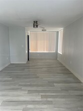 2871 N Oakland Forest Dr in Fort Lauderdale, FL - Building Photo - Building Photo