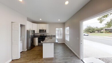 5214 E Falls View Dr in San Diego, CA - Building Photo - Building Photo