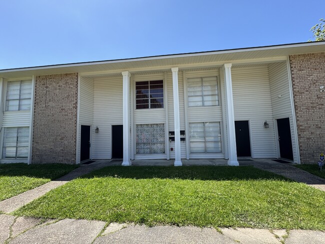 2630 Kelli Dr in Denham Springs, LA - Building Photo - Building Photo