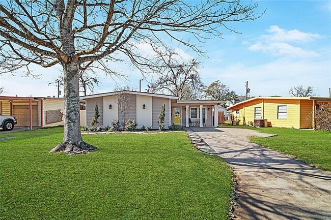 property at 2319 Roy Cir