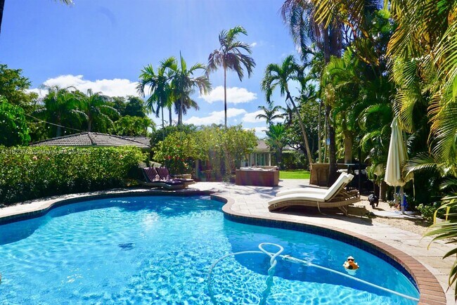 13200 SW 59th Ave in Miami, FL - Building Photo - Building Photo