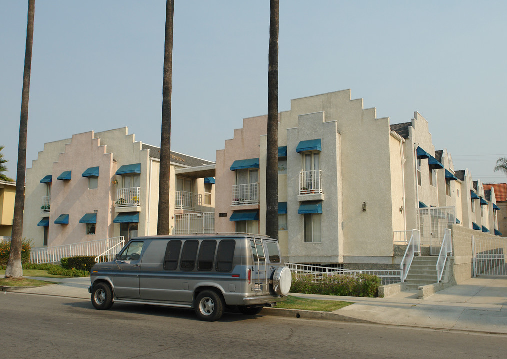 1920 Gardena Ave in Glendale, CA - Building Photo