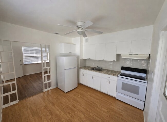 property at 1611 Canterbury Rd N