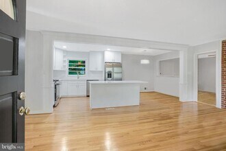 1117 Westbriar Ct NE in Vienna, VA - Building Photo - Building Photo