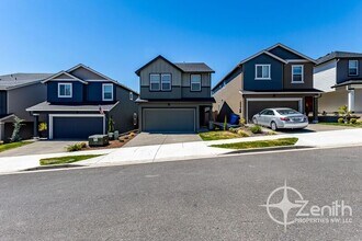 215 N Layla Pl in Ridgefield, WA - Building Photo - Building Photo