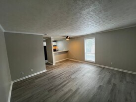 5850 Century Oaks Dr in Fayetteville, NC - Building Photo