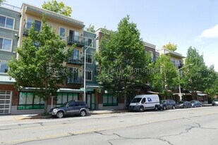 6801 Greenwood Ave N in Seattle, WA - Building Photo