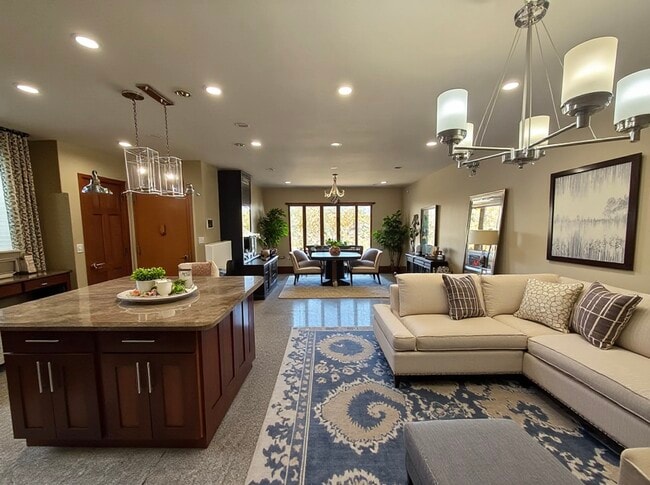 14410 20th Ave, Unit 1 in Whitestone, NY - Foto de edificio - Building Photo