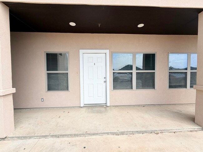 5601 Cuenca Dr in Laredo, TX - Building Photo - Building Photo