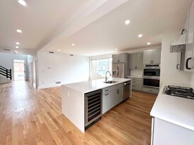 171 Forest St, Unit 1R in Medford, MA - Building Photo