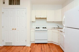 911 W Dakin St in Chicago, IL - Foto de edificio - Building Photo