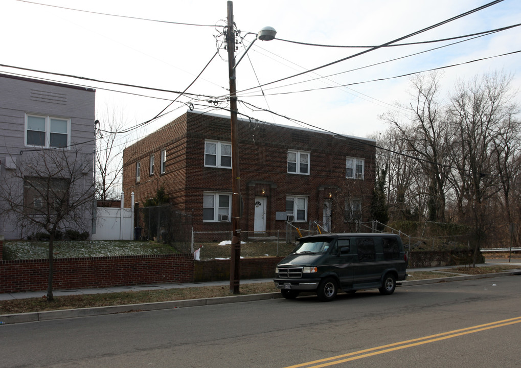 401 Mellon St SE in Washington, DC - Building Photo