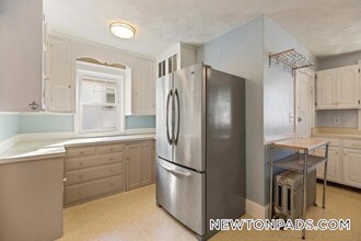 47 Crosby Rd in Newton, MA - Building Photo - Building Photo